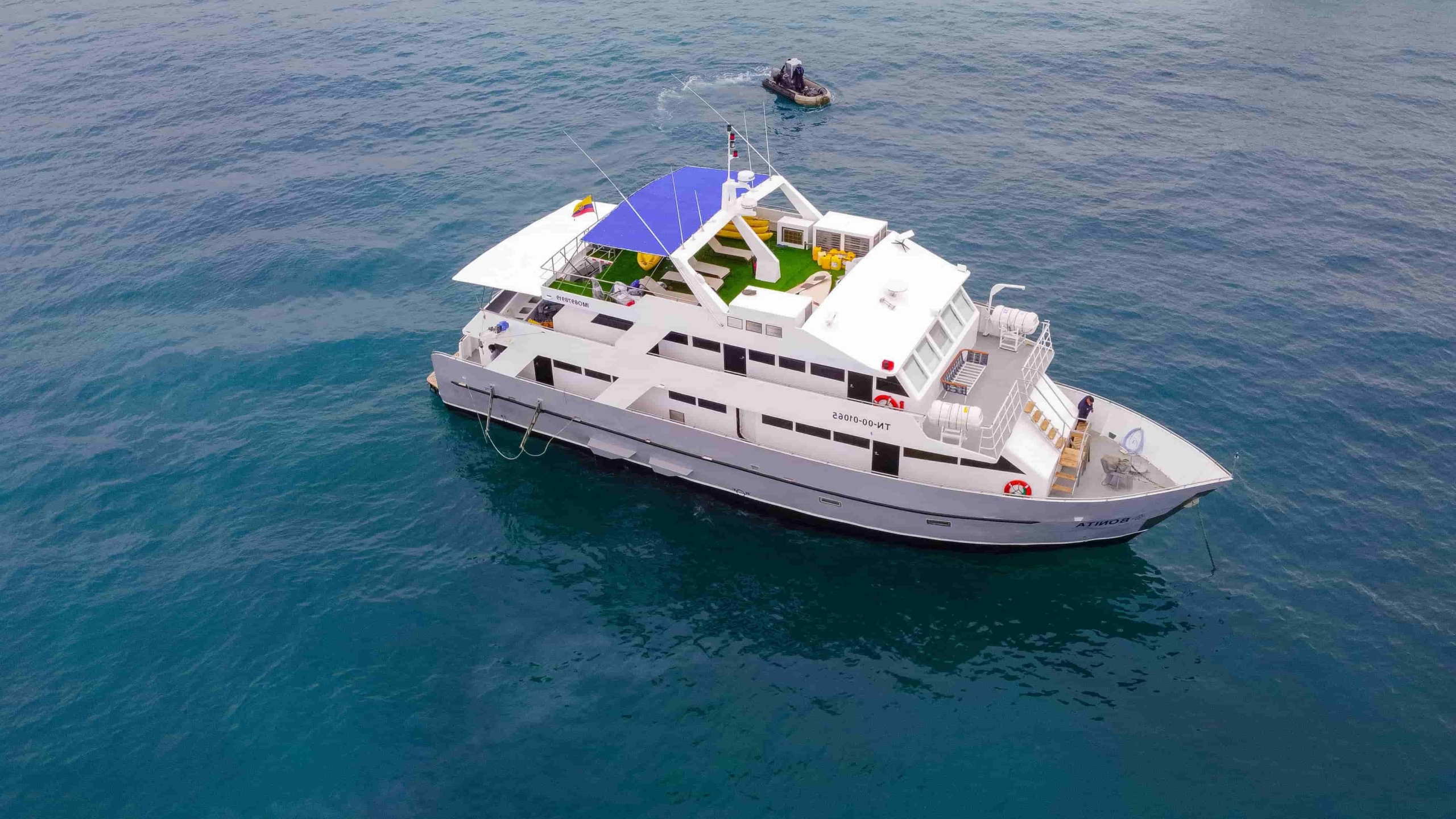 Bonita tourist superior Galapagos cruise